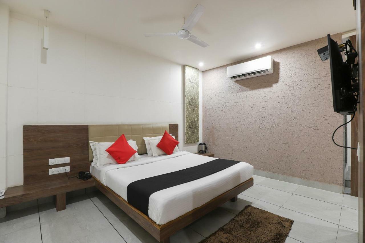 Hotel Apple Residency Pātan Exteriér fotografie