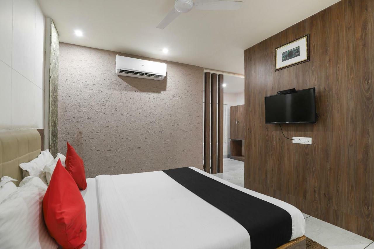 Hotel Apple Residency Pātan Exteriér fotografie